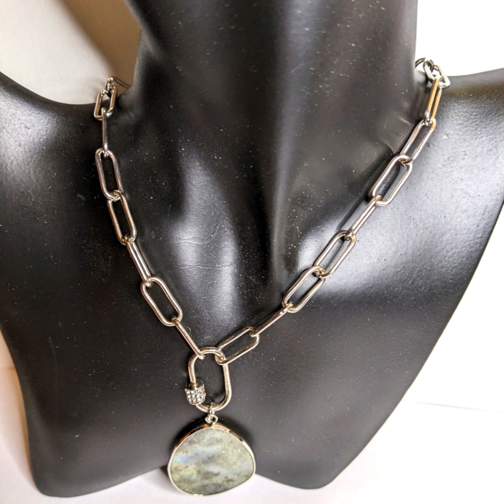 NWT Meghan Browne Silver Tone Link Pendant Necklace